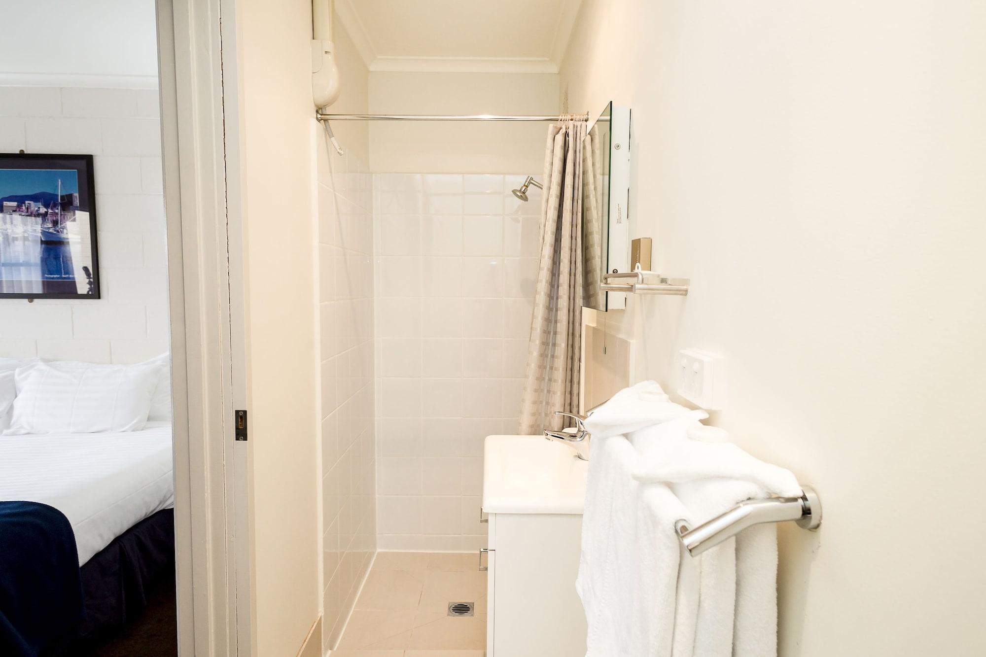 Edgewater Hotel 3*