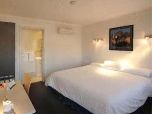 Edgewater Hotel Devonport