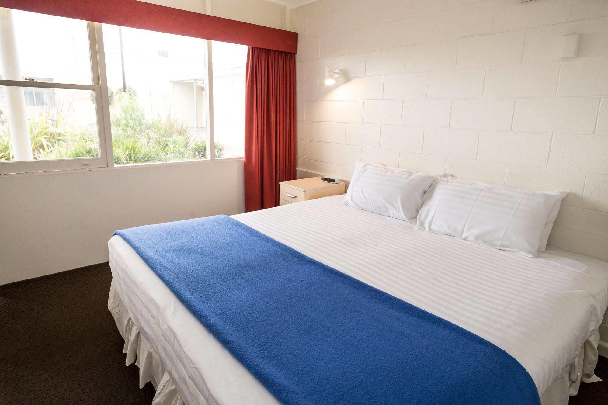 Edgewater Hotel Devonport
