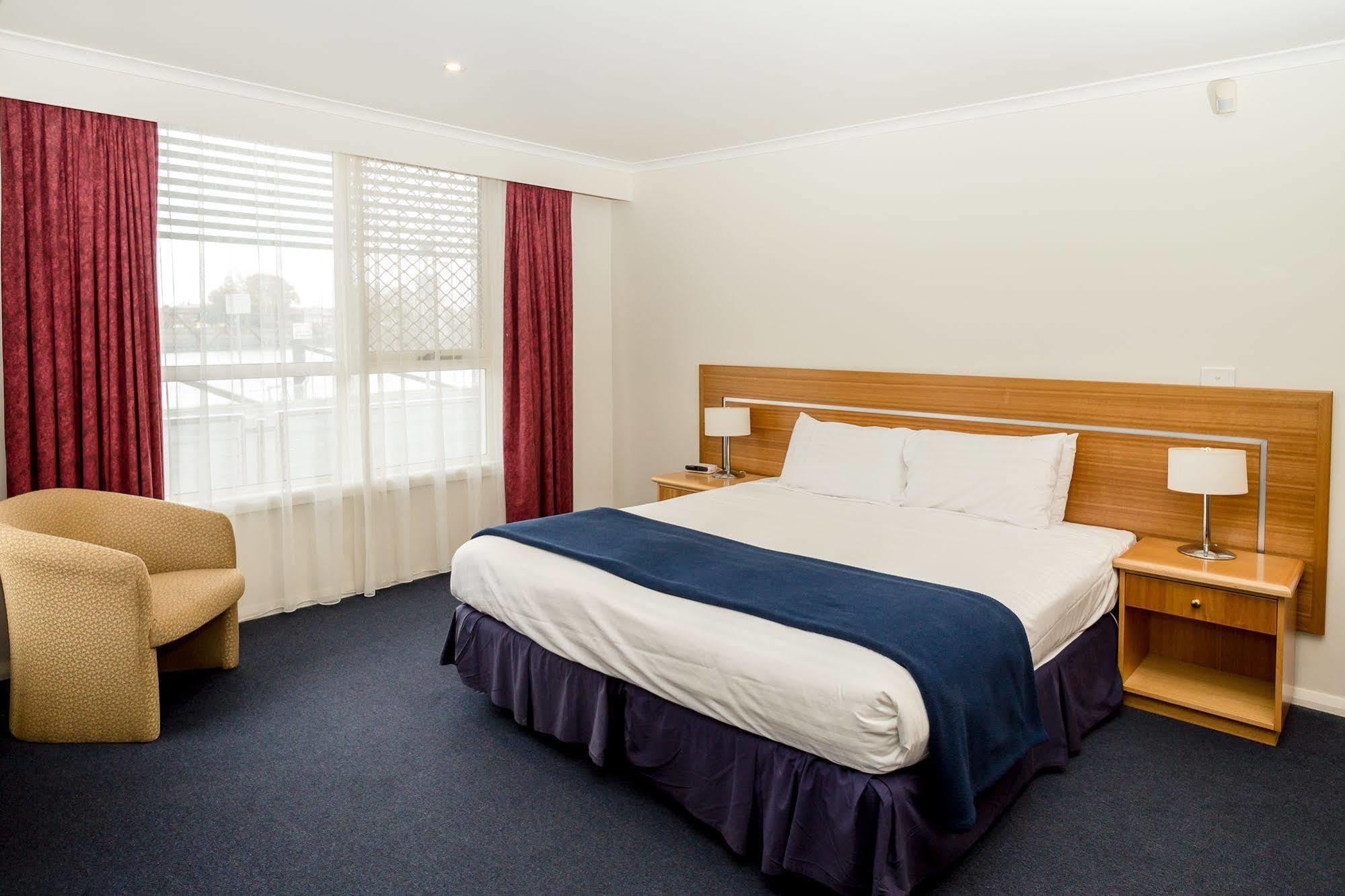 Edgewater Hotel 3*
